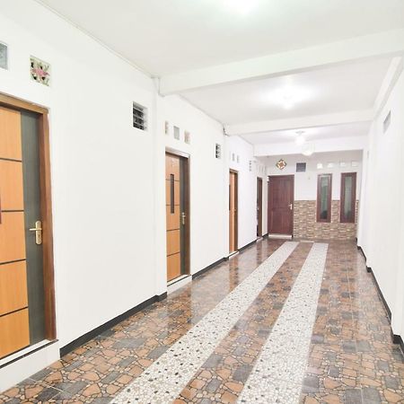Dua Putri Villa Pasuruan Exterior photo