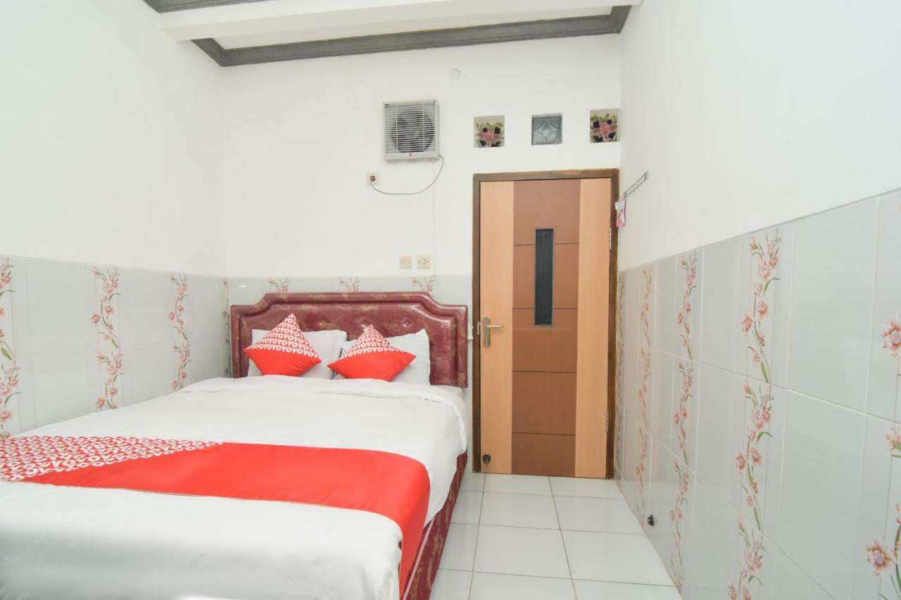 Dua Putri Villa Pasuruan Exterior photo