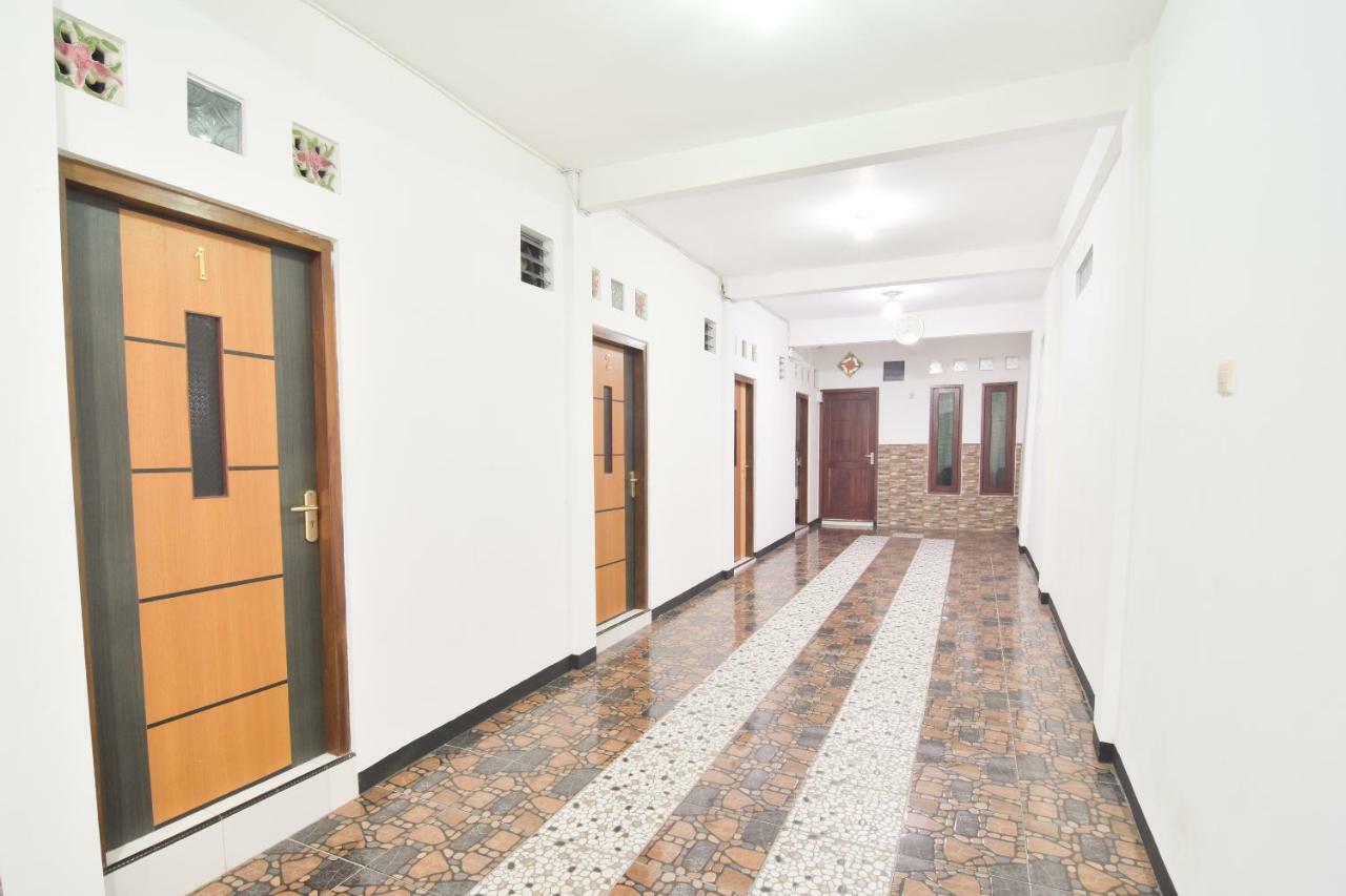 Dua Putri Villa Pasuruan Exterior photo