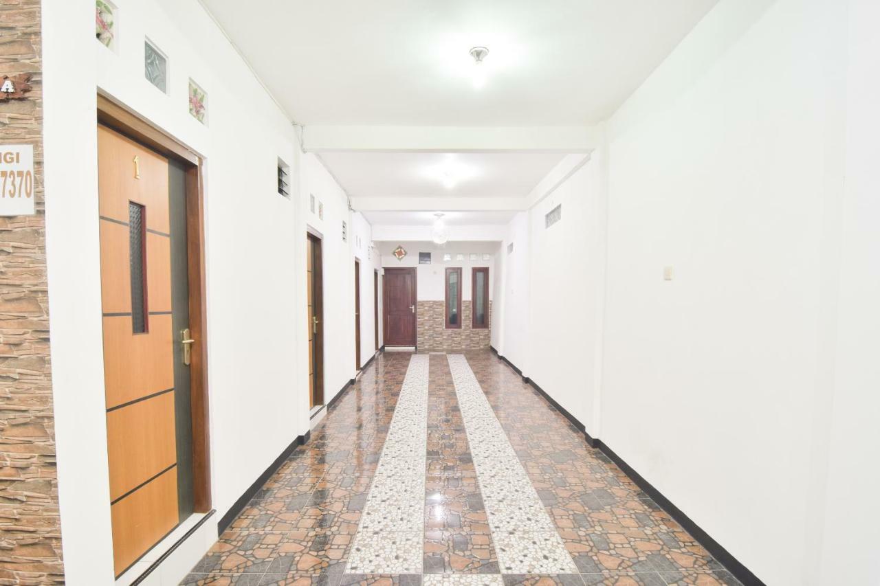 Dua Putri Villa Pasuruan Exterior photo