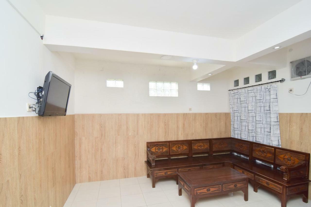 Dua Putri Villa Pasuruan Exterior photo