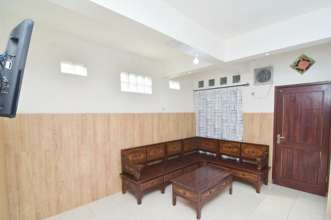 Dua Putri Villa Pasuruan Exterior photo