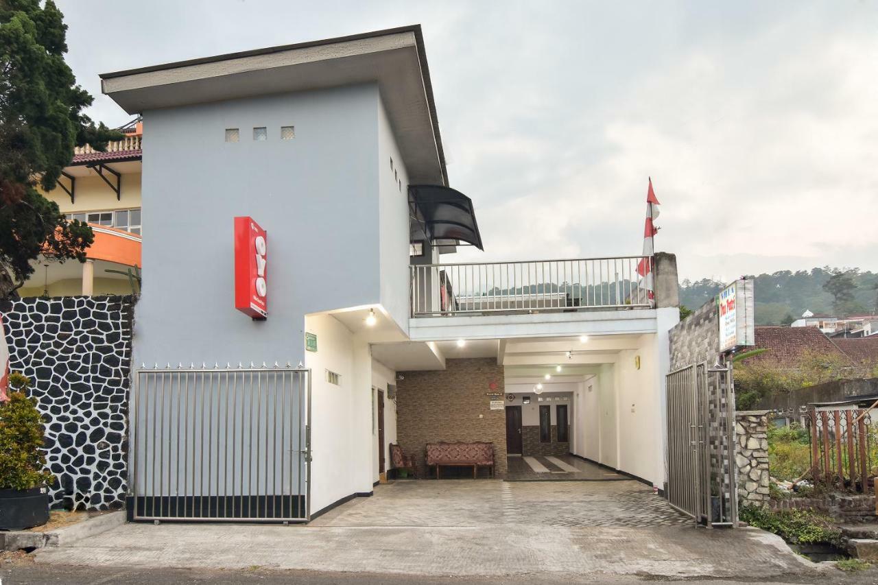 Dua Putri Villa Pasuruan Exterior photo